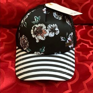 🍍 ROXY FLOWER/STRIPE Trucker Hat 🍍
